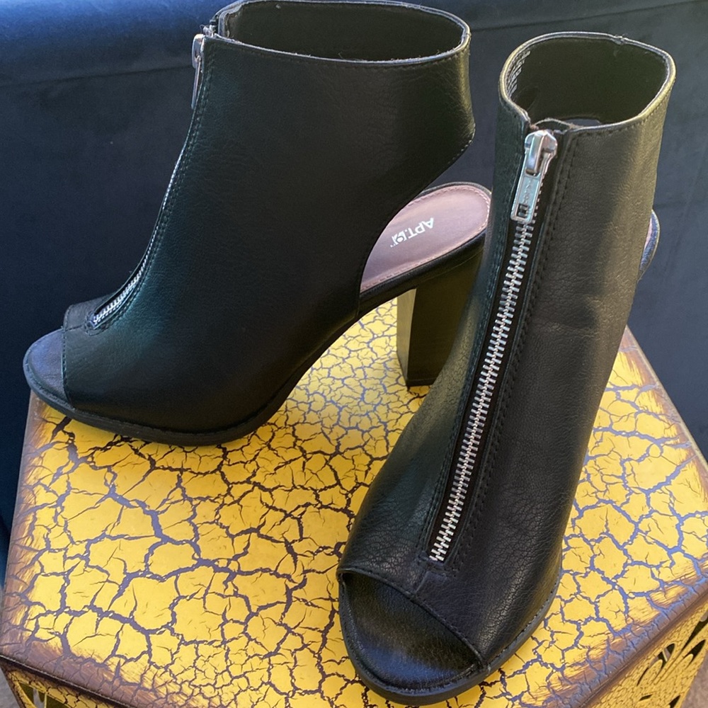Women’s Size 8 Apt 9 Open-Heel, Open-Toe Black An… - image 2
